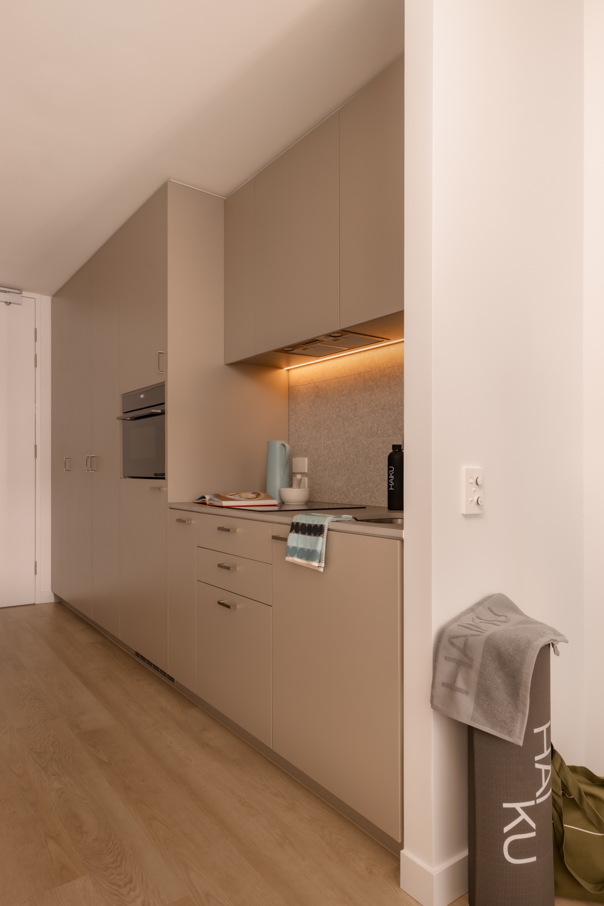 1200Px Short Edge Tony Evans Haiku Sth Yarra 20250401 110 EP10385 2